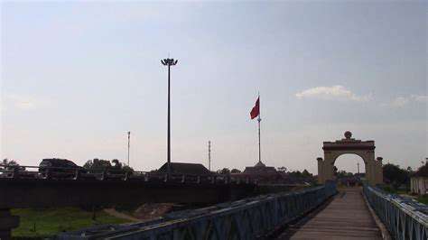 CentralVietnam:ABridgeBetweenNorthandSouth