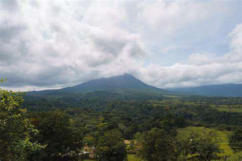 EmbracetheLushLandscapesofLaFortuna&ArenalVolcano